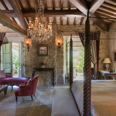 Hotell Borgo Santo Pietro 5*